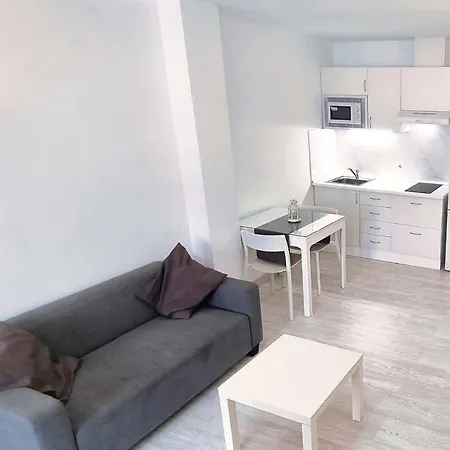 Marino Ii 208. Great Studio Second-line To The Beach In Centre.